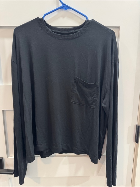 American Eagle Outfitters Tops - NWT XL Women’s American Eagle Soft & Sexy Long sleeve pocket tee